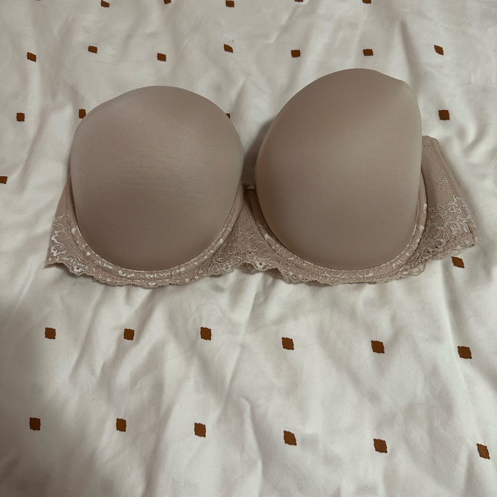 Torrid strapless Cream bra size 38DD